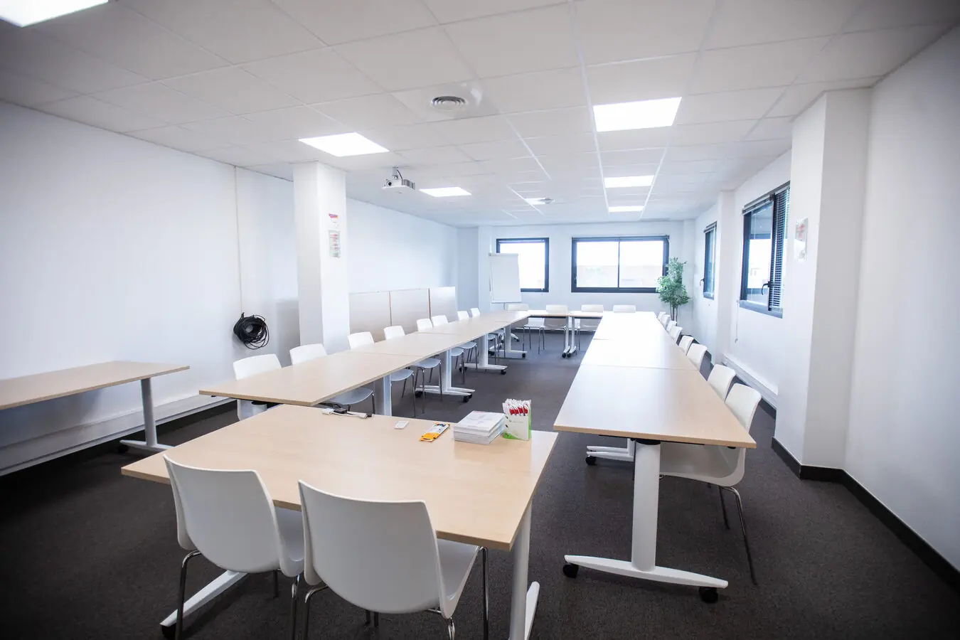 Grande salle modulable Garosud Montpellier — cloisons amovibles séminaire plénière ateliers 60 personnes